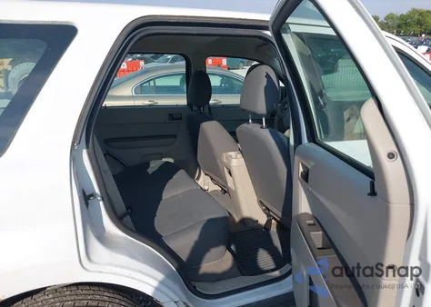 2008 Ford Escape Xls/Xls Manual z USA, uszkodzony, nr VIN 1FMCU02Z48KD64995